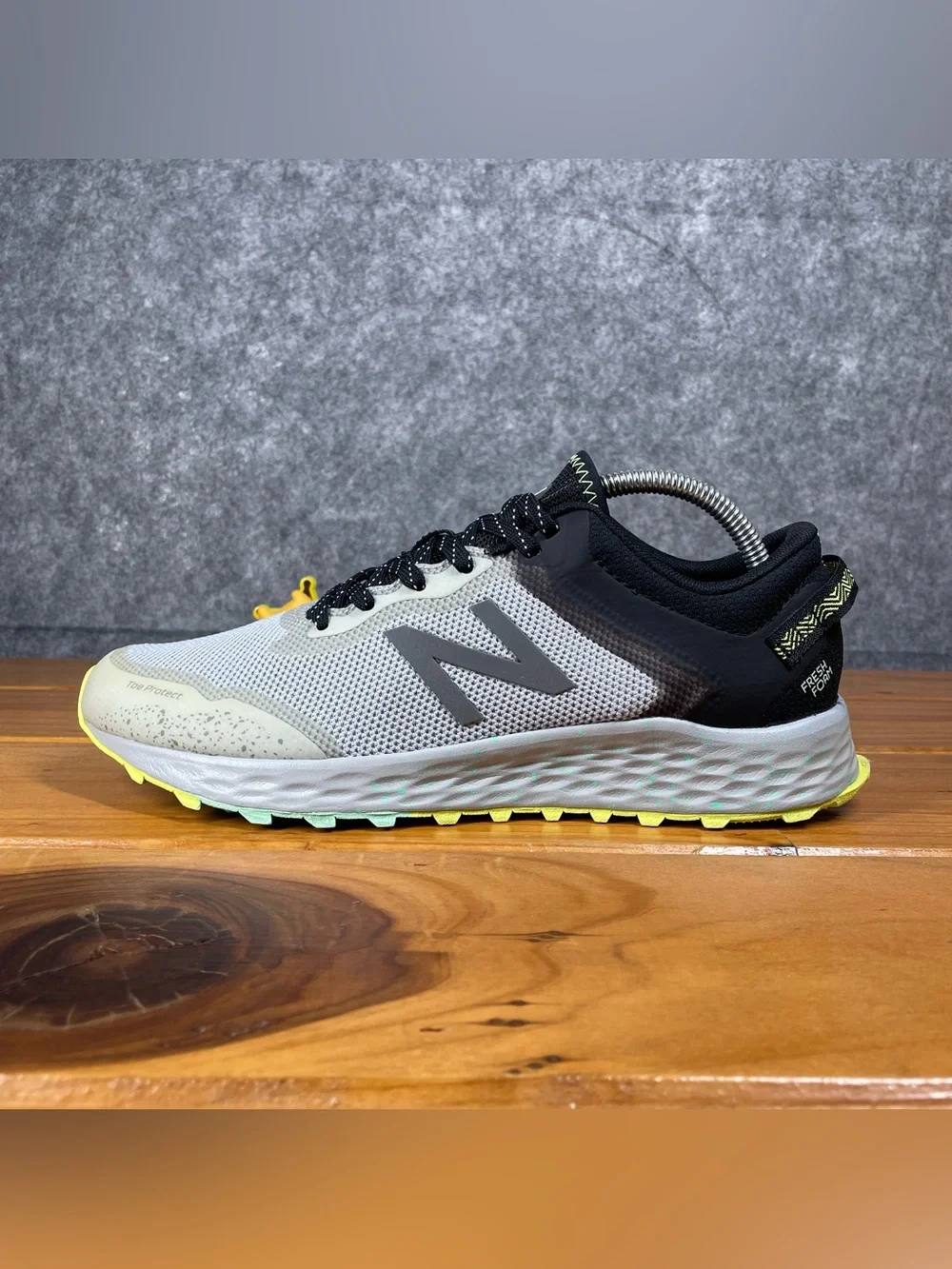 New Balance Fresh Foam Arishi Trail Womens 10 D Wide Gray Running Shoes WTARISS1
